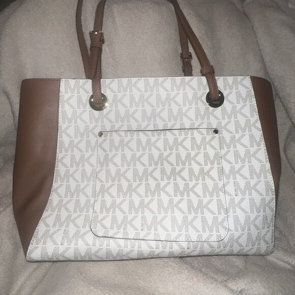 Authentic NWT Michael Kors Women's Walsh Vanilla Monogram MD MF Laptop Tote - Picture 2 of 5